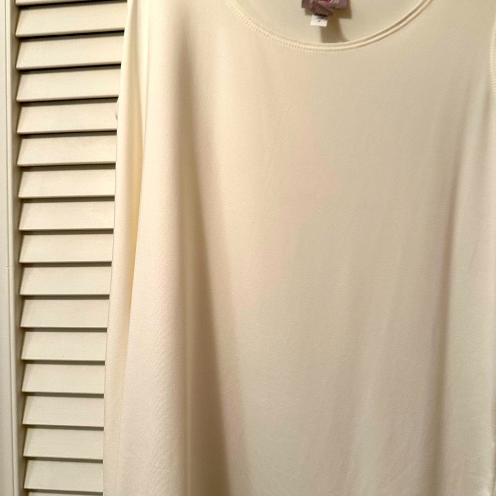 Chicos jersey knit w spandex cream colored sleeveless top